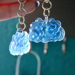 Blue resin dangly cloud earrings ☁️